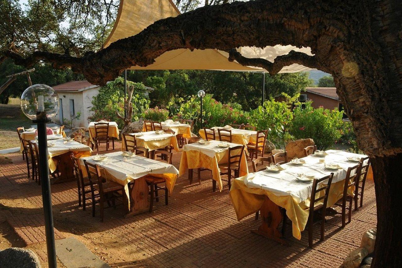 Hotel Borgo Di Campagna Loiri Porto San Paolo Exterior foto