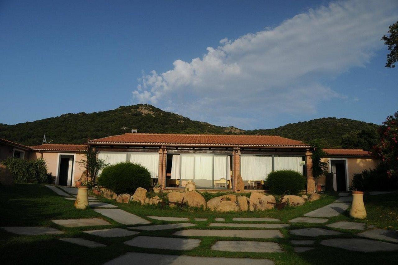 Hotel Borgo Di Campagna Loiri Porto San Paolo Exterior foto